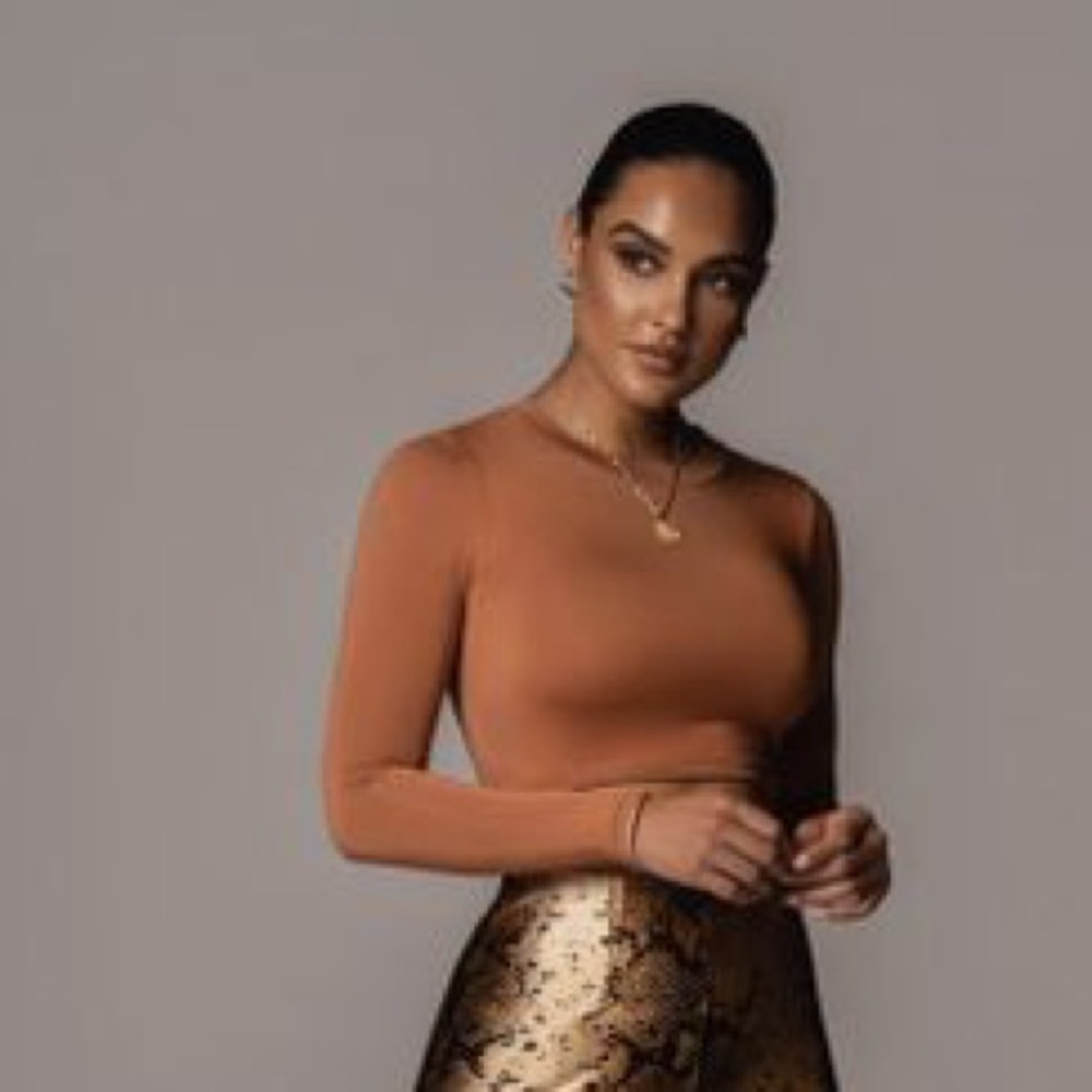 JLUXBASIX PECAN MARCIA SMOOTJ CROP TOP- Medium